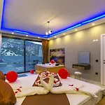 İslamlar 1 Bedroom Secluded With Private Pool Hot Tub Villa