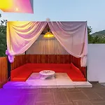 İslamlar 1 Bedroom Secluded With Private Pool Hot Tub Villa